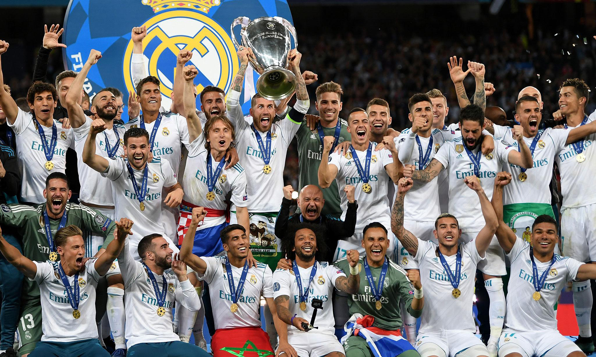 欧冠烽火映皇马，逆境铸就传奇章